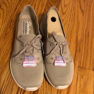 Skechers memory foam scalloped lace ups women’s 9.5